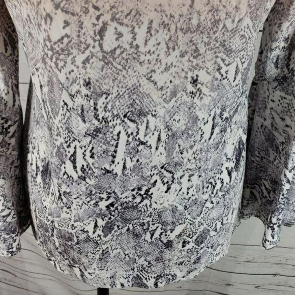 CalvinĀ Klein Women's SnakeāPrint Pink Bell Sleeve Blouseā Small - Picture 4 of 8